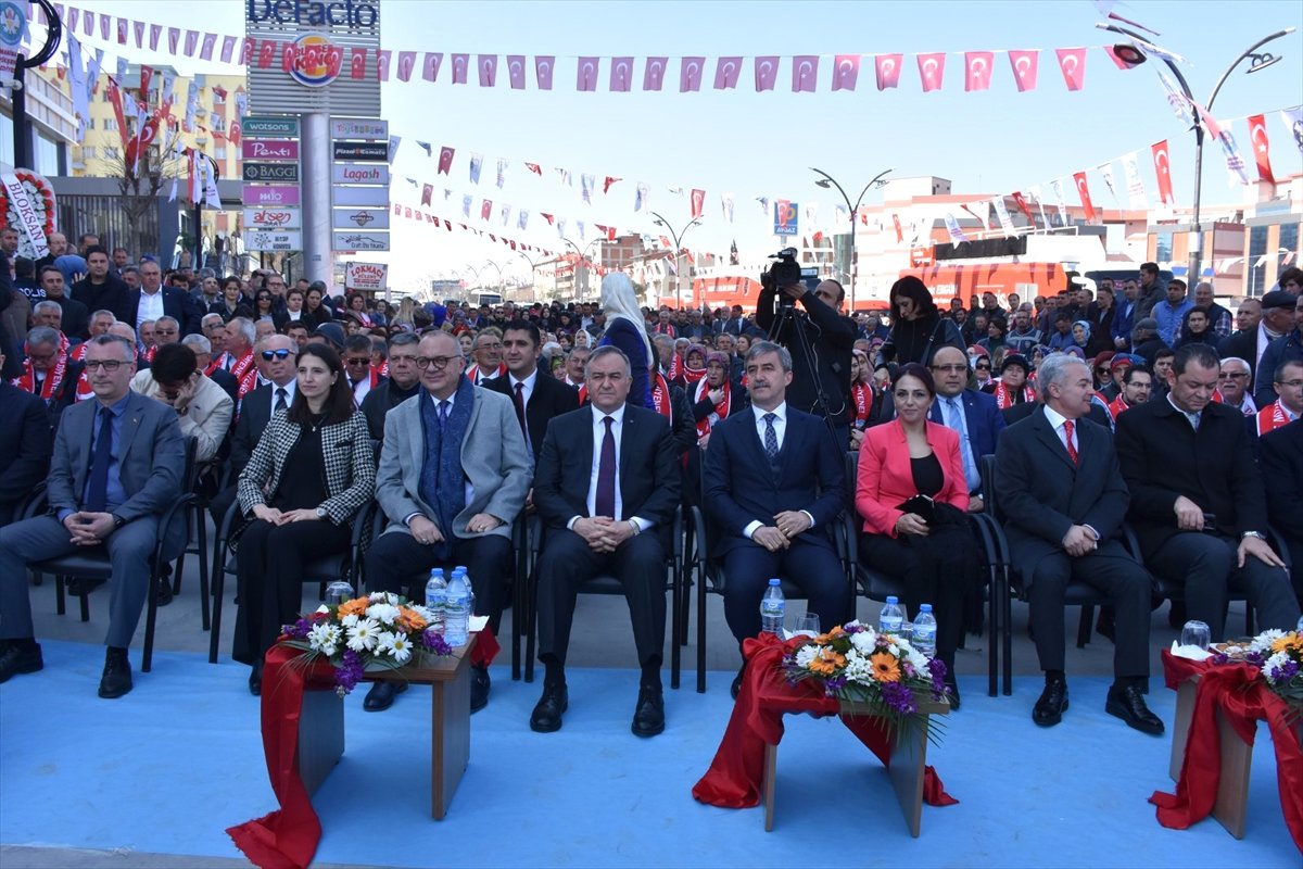 Yiğitseniz Çıkın Birlikte O Dörtlü Fotoğrafı Verin"