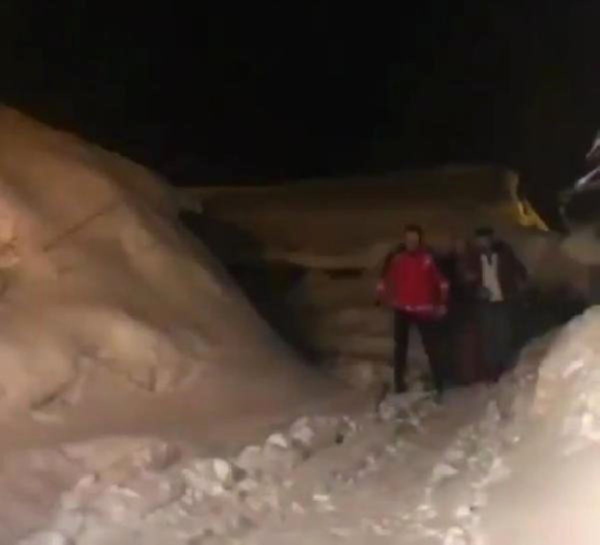 Yolu Kardan Kapalı Köydeki Hamile Kadın, 6 Saatte Hastaneye Ulaştırıldı