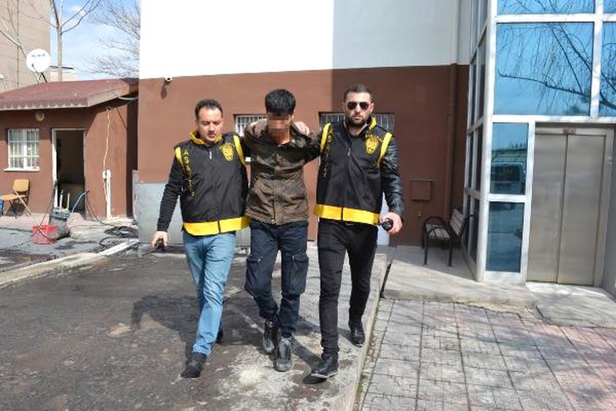 Yüksek Sesle Müzik Dinlediği İçin Arkadaşını Öldüren Afgan Yakalandı