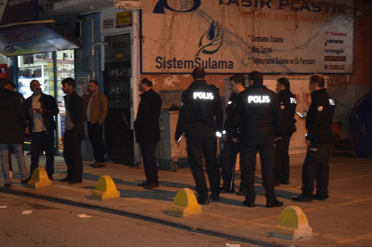 Alacak Verecek Kavgasında Kan Aktı