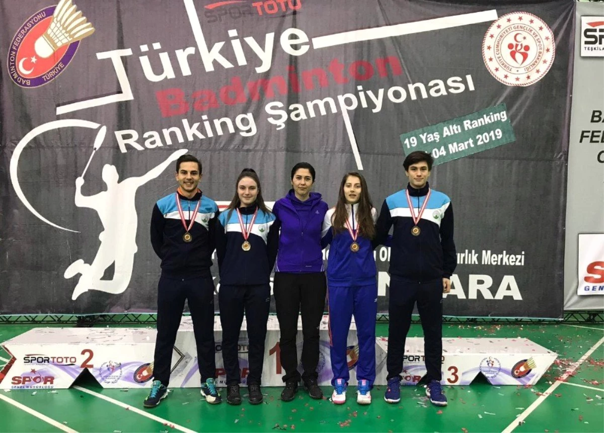 Badmintonda Osmangazi Damgası