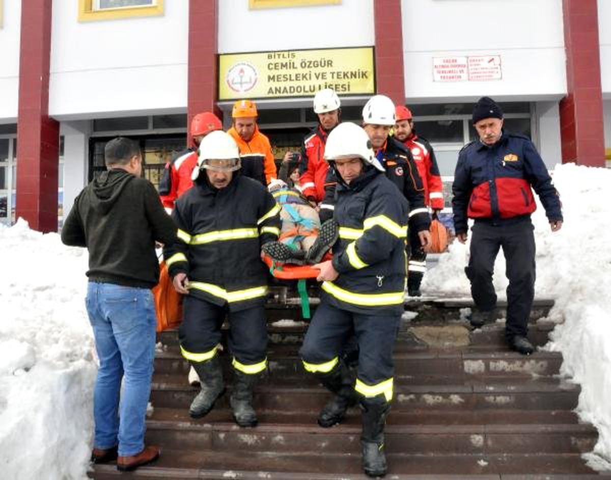 Bitlis\'te Lisede Deprem ve Yangın Tatbikatı