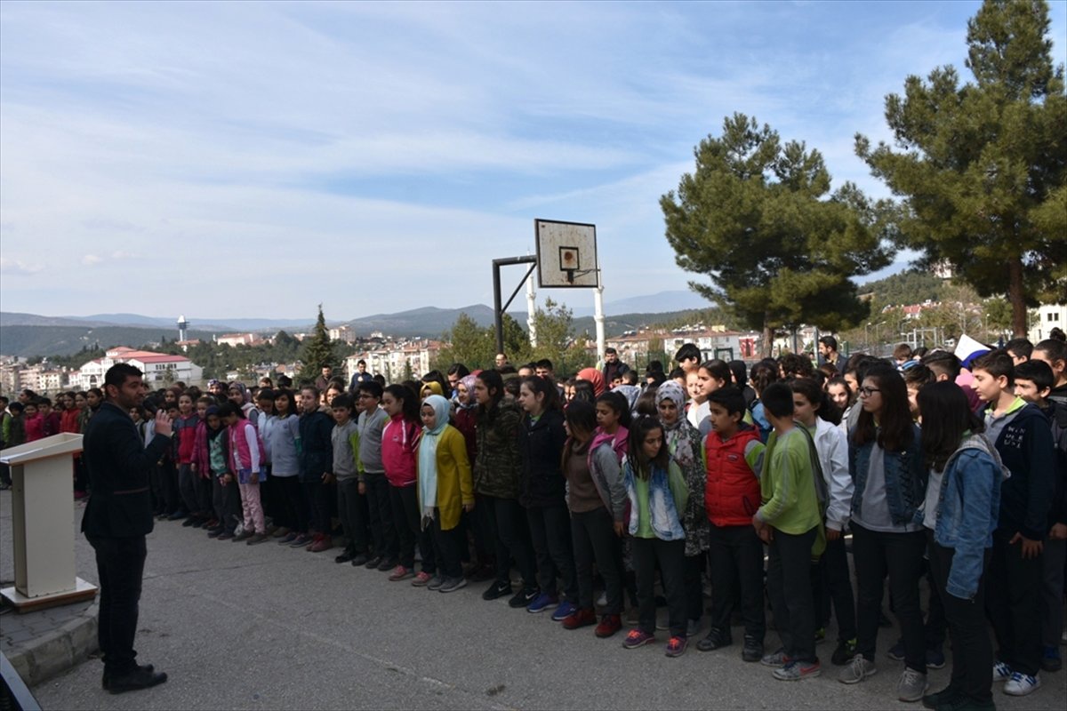 Boyabat\'ta Öğrenciler Sivil Savunma Tatbikatı Yaptı