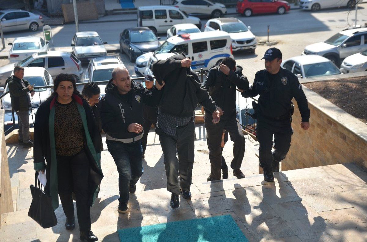 Çalınan Altınların Bedelini Ödeyerek Serbest Kaldılar