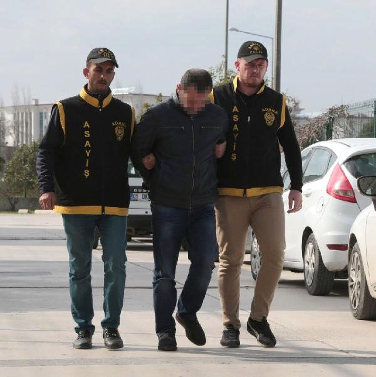 Çete Lideri, Benzerinin Kimliğini Kullanarak Kalp Ameliyatı Bile Olmuş