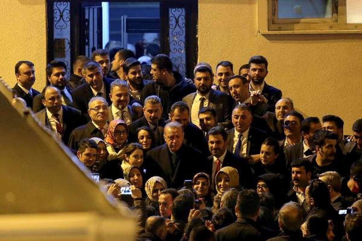 Cumhurbaşkanı Erdoğan AK Parti Esenyurt İlçe Başkanlığını Ziyaret Etti