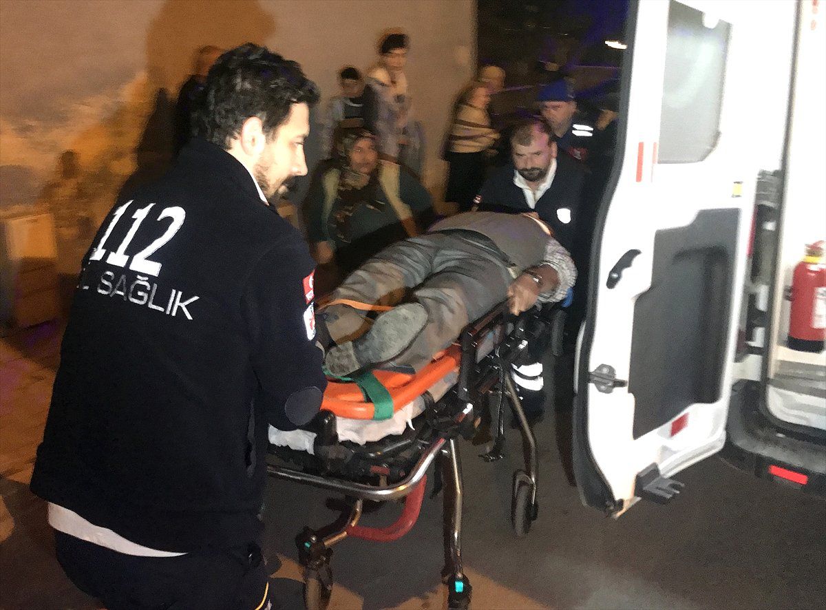 Direksiyon Başında Baygınlık Geçiren Sürücü Yaralandı