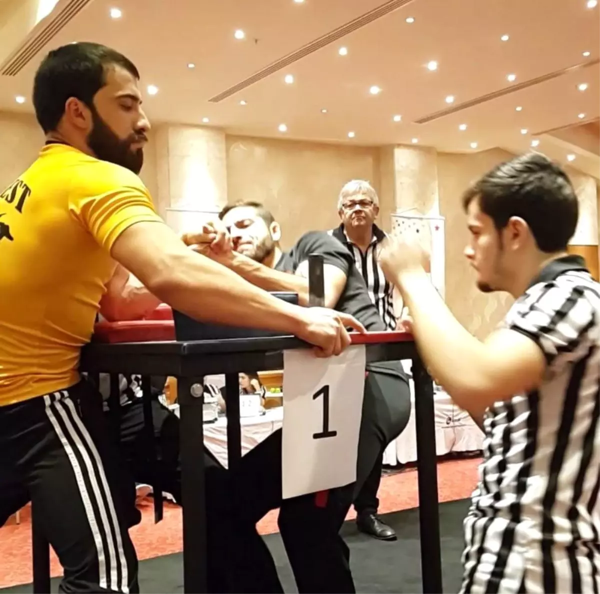 Dü Sporcusu Bilek Güreşinde Şampiyon Oldu