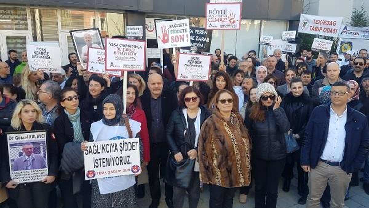 Esenyurt\'ta Sağlık Ocağında Doktora Saldırıya Protesto