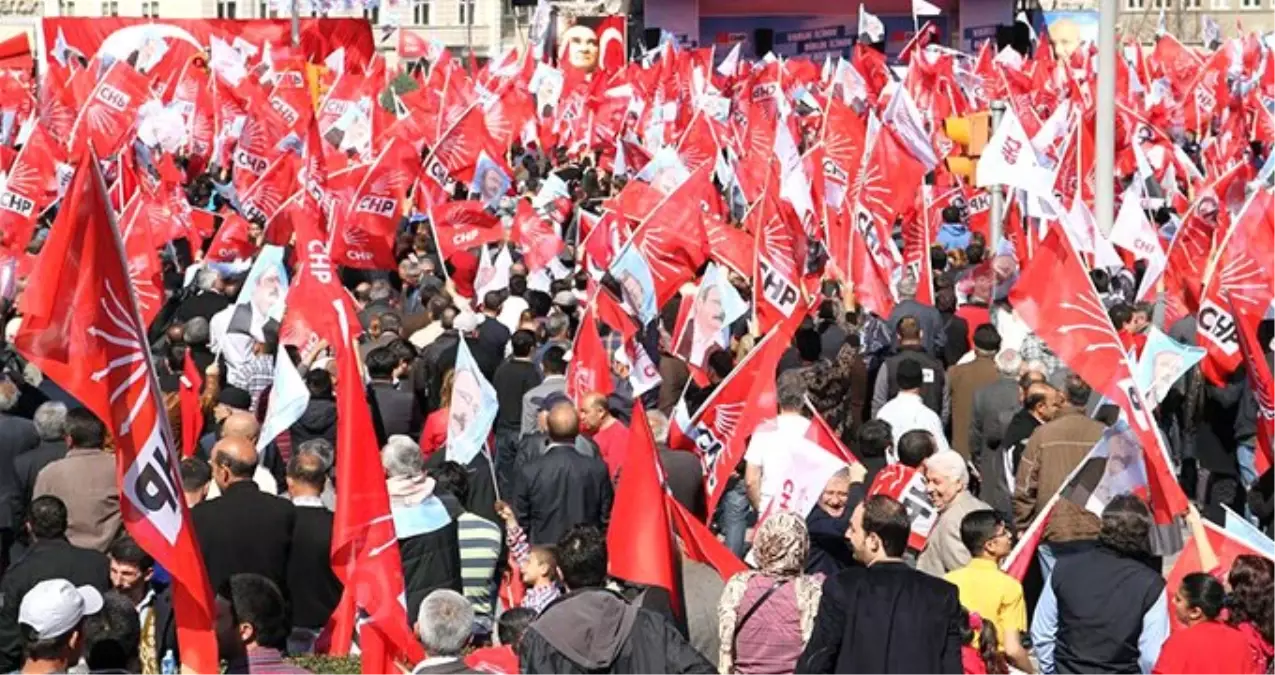 Hakkari Derecik\'in CHP\'li Belediye Başkan Adayı Suat Yüksel, İstifa Edip AK Parti\'ye Geçti