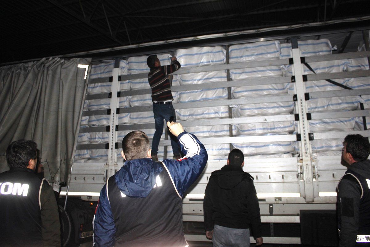 İplik Yüklü Tırda 35 Bin 680 Paket Kaçak Sigara Bulundu