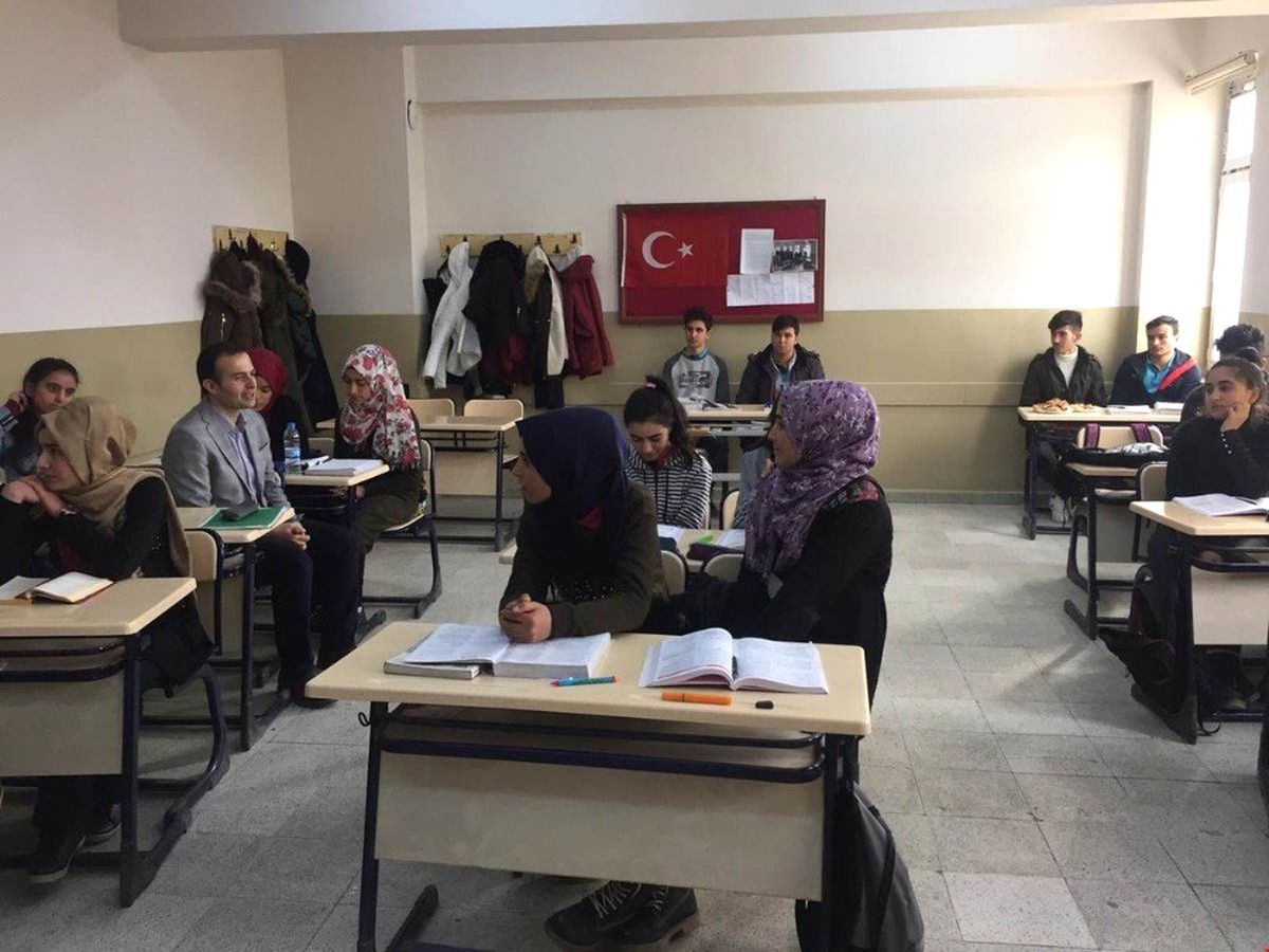 Kaymakam Karaca Üniversiteye Hazırlanan Öğrencilere Kitap Dağıttı