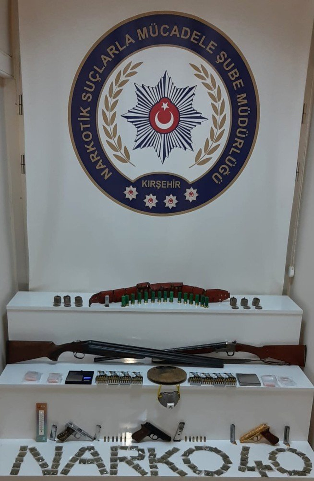 Kiraladıkları Evlerde Uyuşturucu Madde Üretenlere Polis Engeli