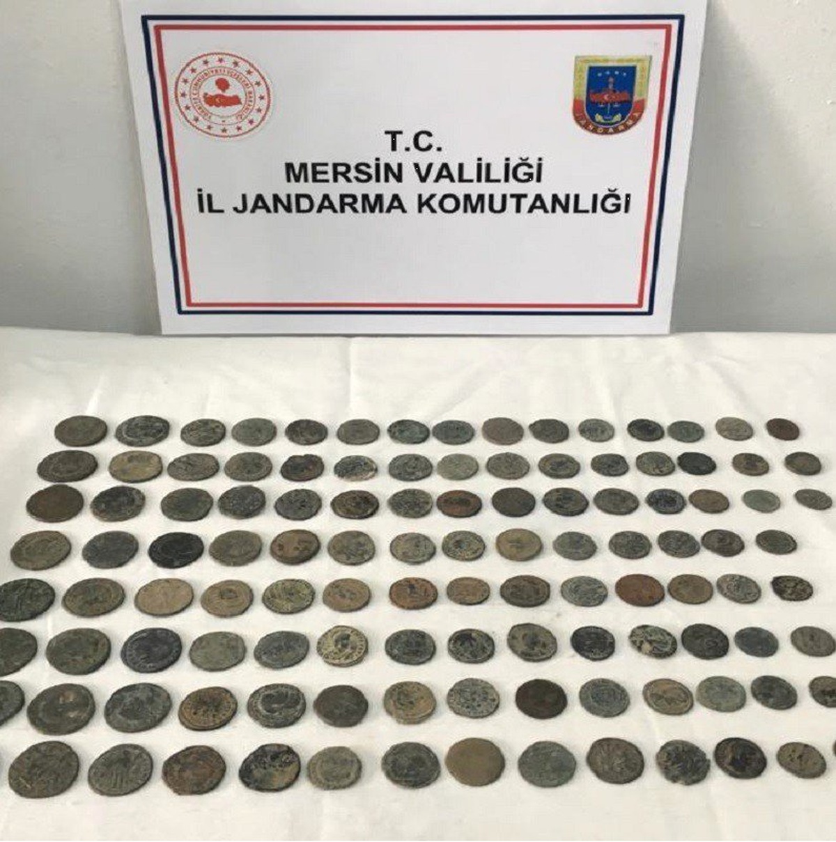 Mersin\'de Roma Dönemine Ait 115 Tarihi Sikke ile 2 Bıçak Ele Geçirildi