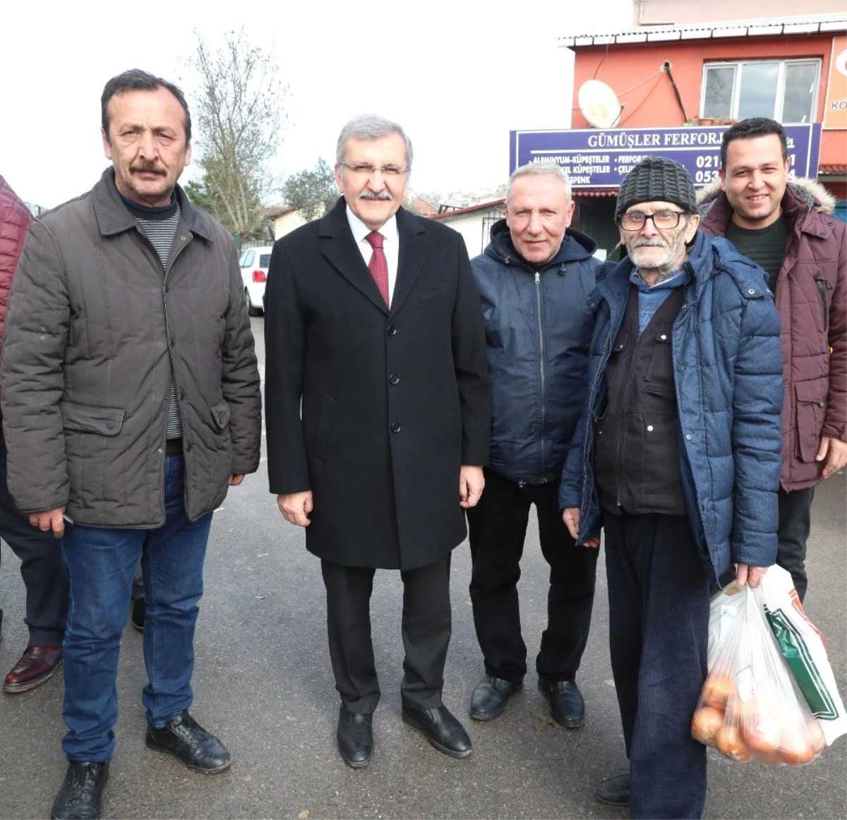 Murat Aydın\'ın Titreyen Köpek İçin "Üşümesin, Hasta Olacak" Demesi Duygulandırdı