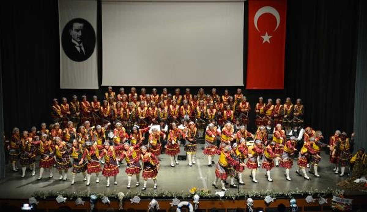Nilüfer Kadın Korosu\'nun Konserine Yoğun İlgi
