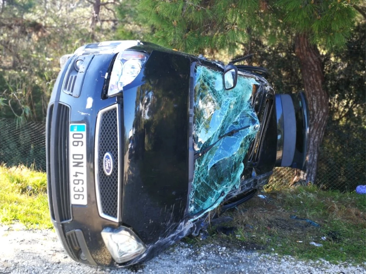 Öğrencilerin Otostopla Bindikleri Otomobil Kaza Yaptı: 4 Yaralı