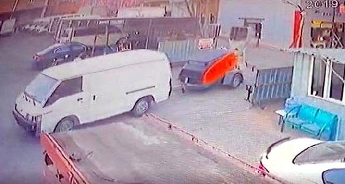 Polis \'Alıcı\' Kılığına Girdi, İş Makinesini Çalan 7 Şüpheliyi Yakaladı