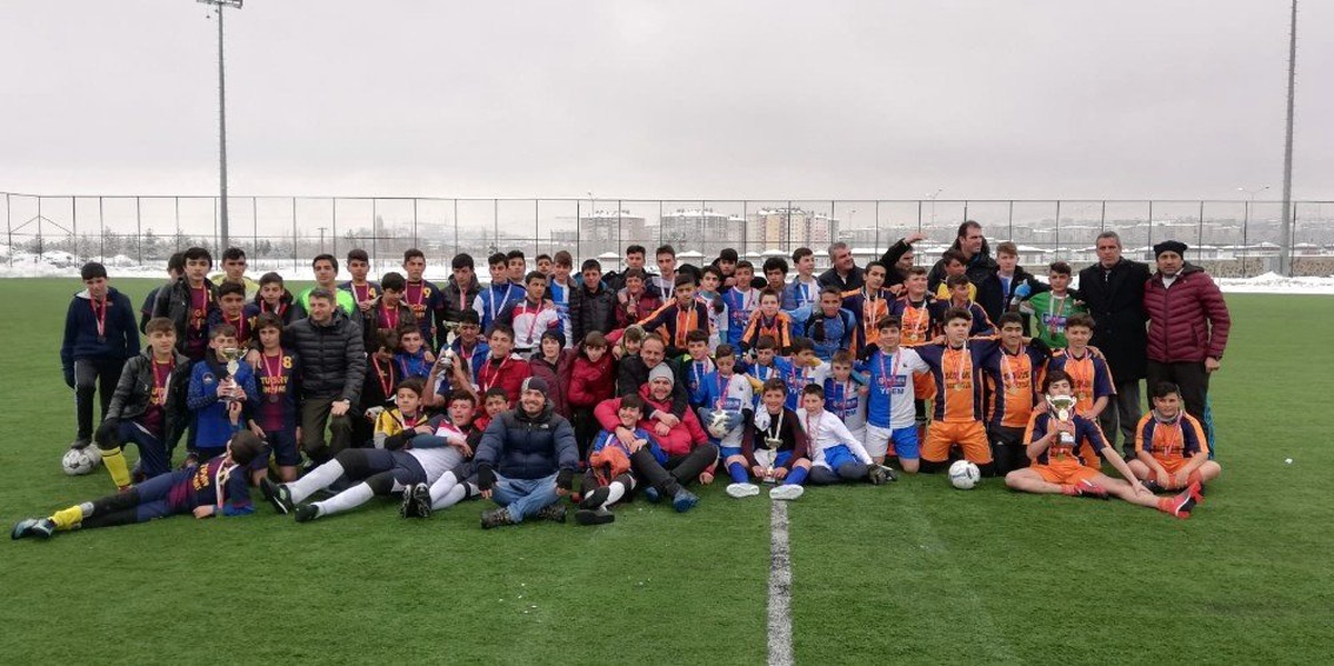 Sanayi\'nin Yıldızları Futbol Turnuvasında 3. Oldu