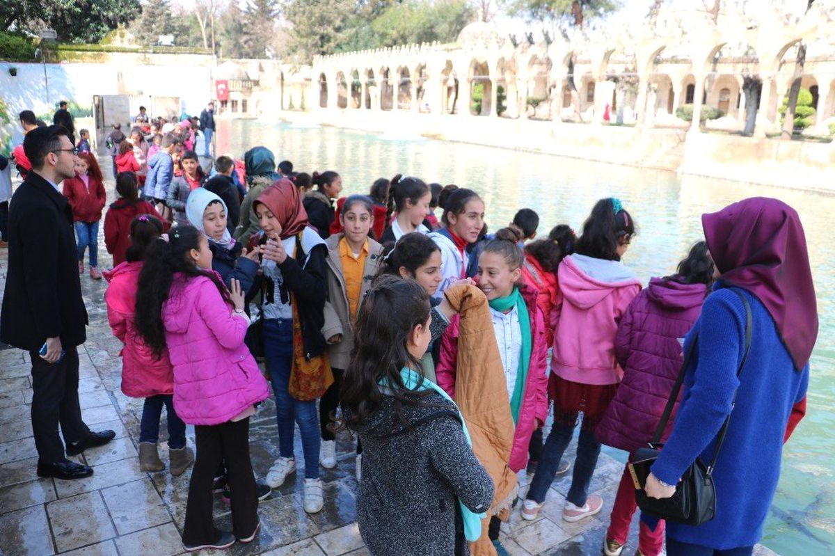 Şanlıurfalı Öğrenciler İlk Defa Balıklıgöl\'ü Görmenin Sevincini Yaşadı