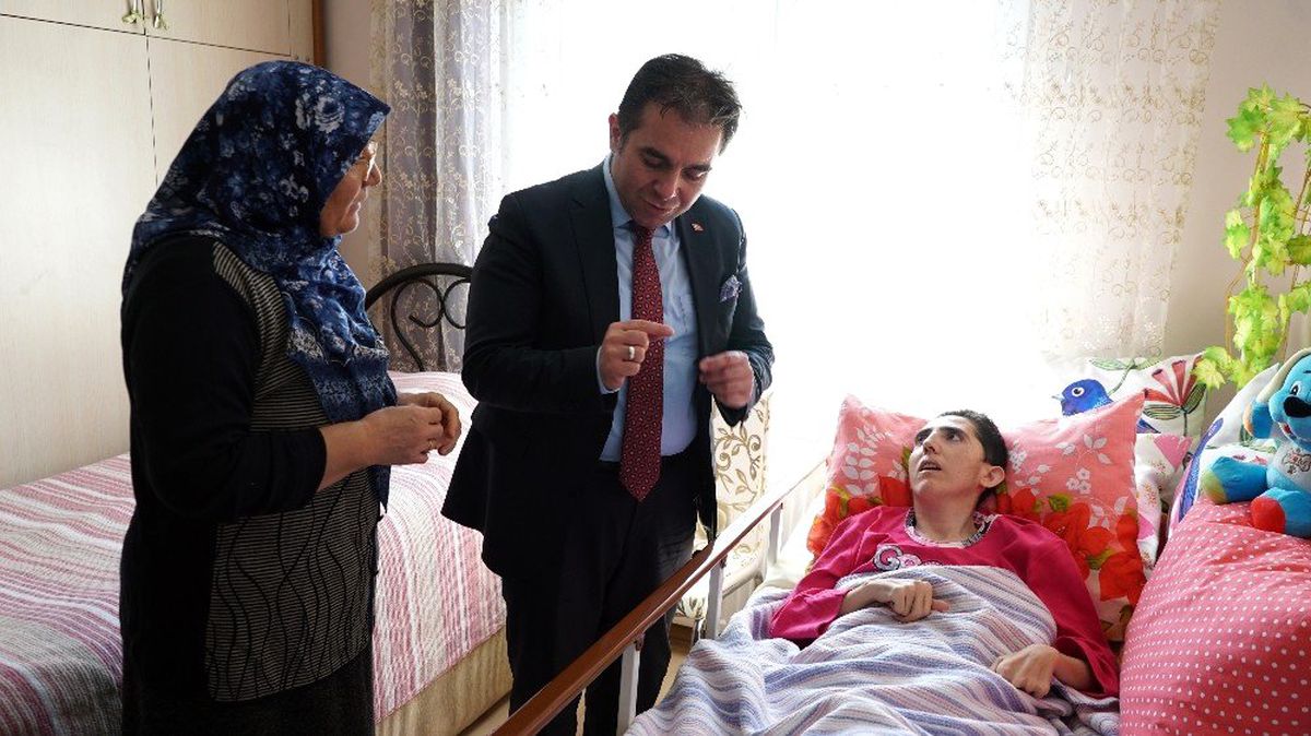 Seçim Gündemi Arasında Hastalara Yardım Eli