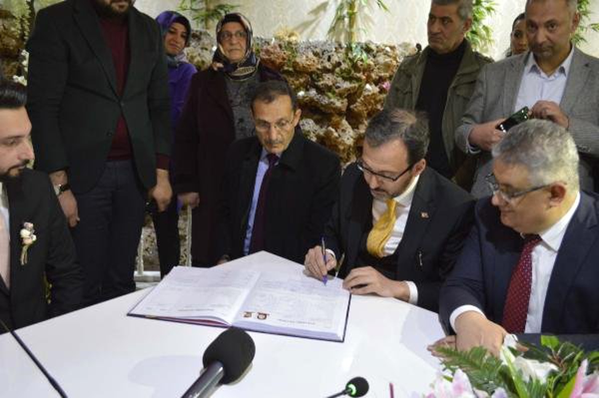 Şehit Yakını Sosyal Medyadan Davet Etti, Bakan Kasapoğlu Nikah Şahidi Oldu