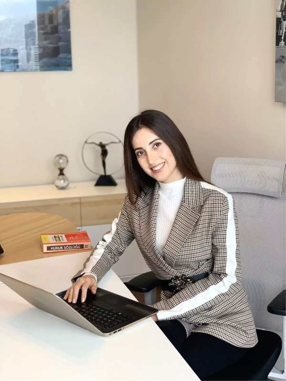 Teknopark\'ın Yapay Zeka Tabanlı Hukuk Asistanı Adalet Hanım Projesi Yatırım Alma Başarısı Gösterdi