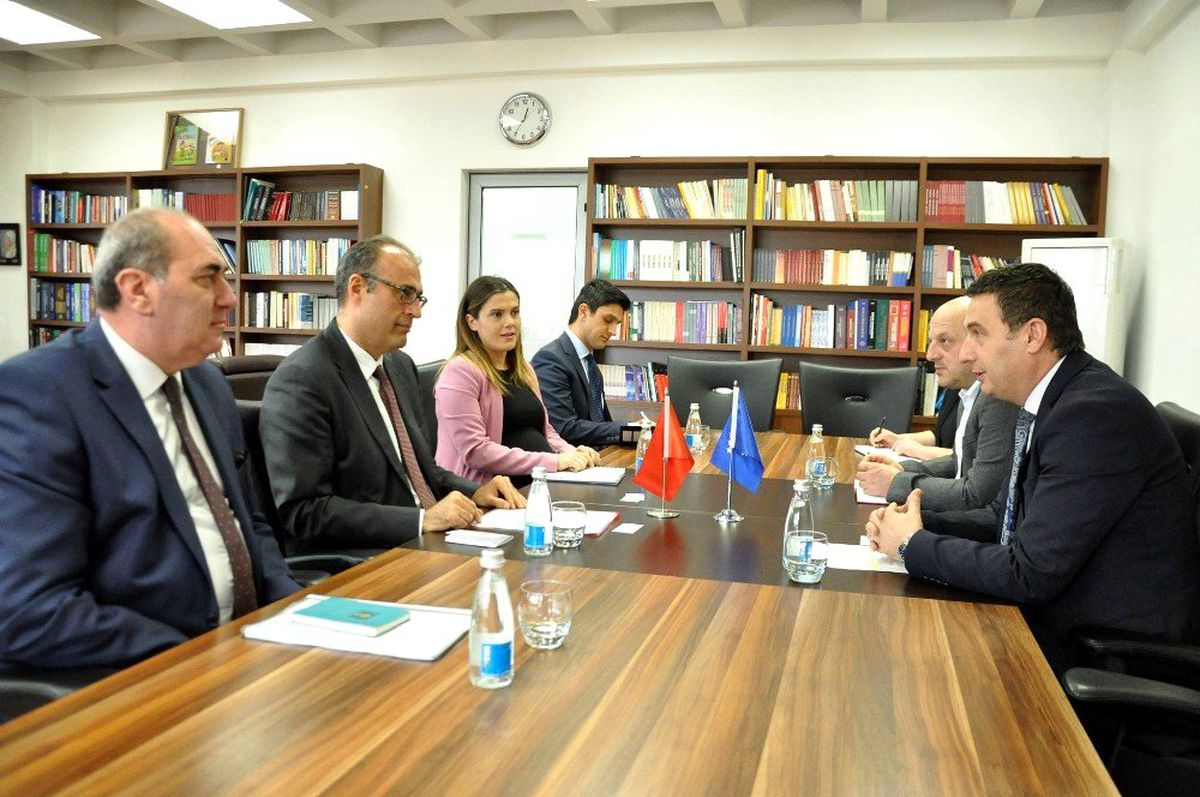 Türkiye\'nin Kosova Büyükelçisi Sakar Kosova Eğitim, Bilim ve Teknoloji Bakanı Bytyqi ile Görüştü