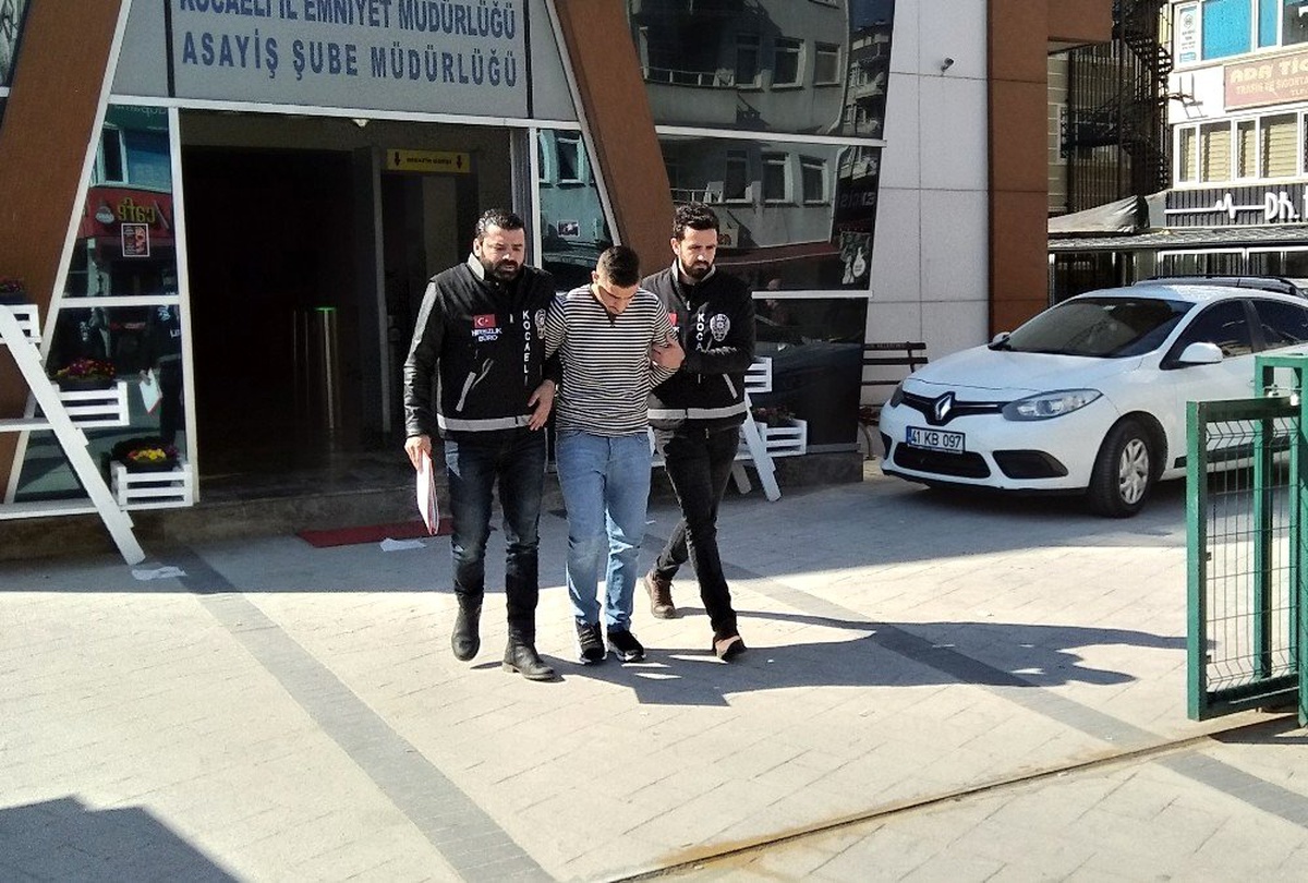 Tuvalet Penceresinden Girdiği Marketten 17 Bin TL Çaldı