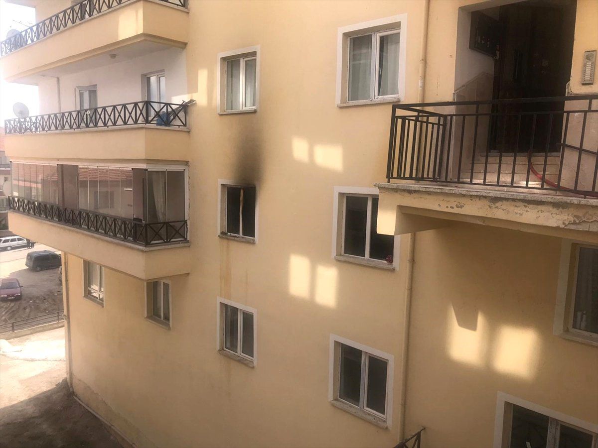 Yangında Mahsur Kalan Çocuk Kurtarıldı
