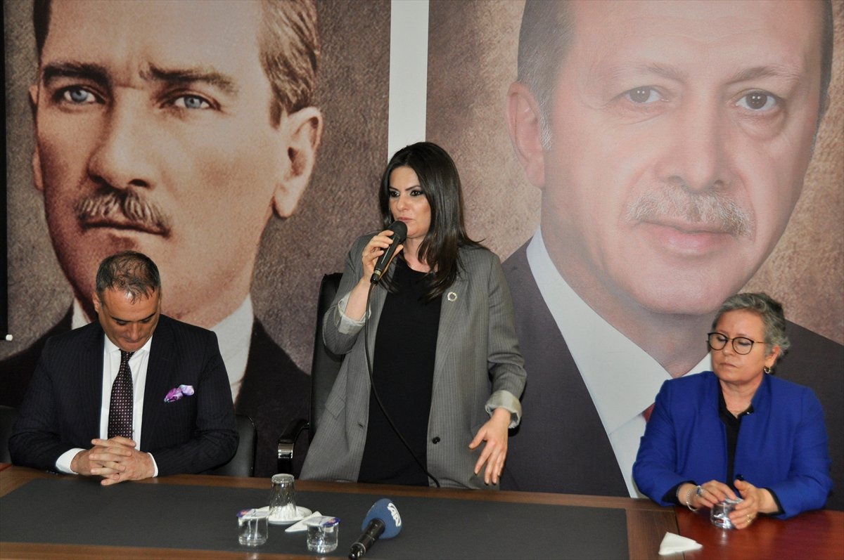 31 Mart\'ı El Ovuşturarak Farklı Umutlarla Bekleyenler Var"