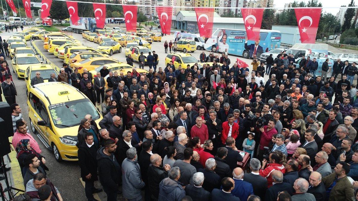 Adana\'ya 30 Taksici Kulübesi