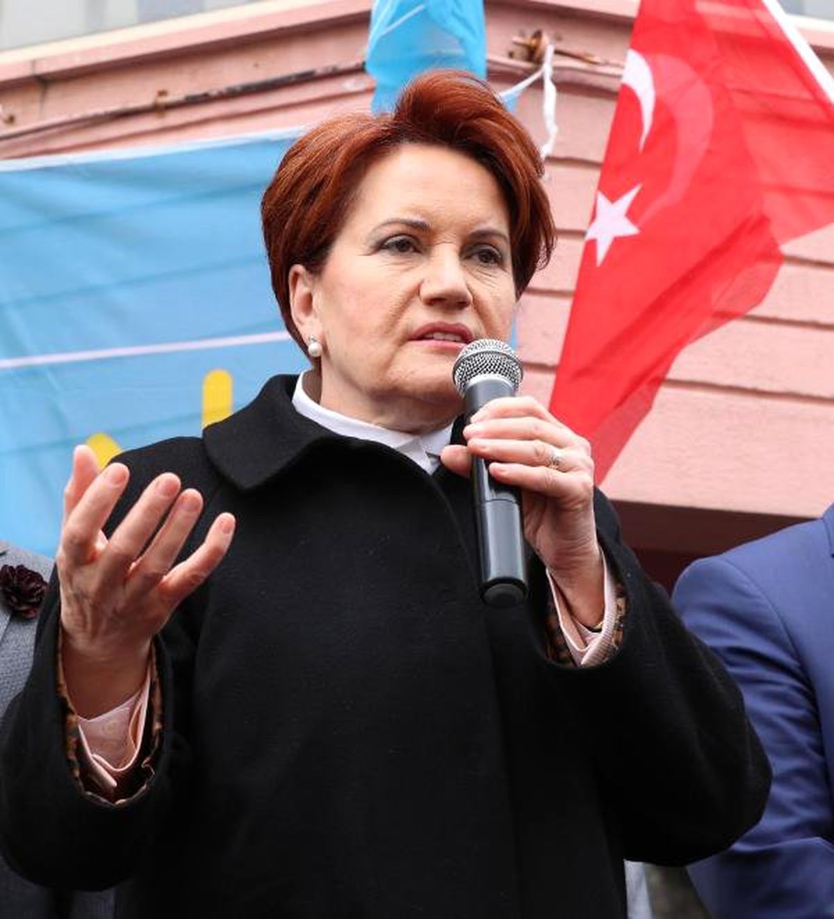 Akşener: \'Beka\'nın Arkasında Ekonominin Konuşulmasını Ortadan Kaldırmak Var