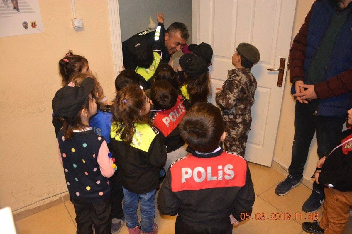 Anasınıfı Öğrencilerinden Emniyet Müdürlüğü\'ne Ziyaret