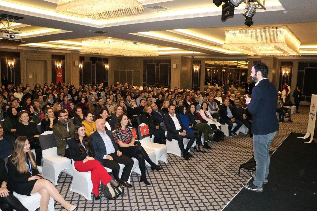Bahçeşehir Kolejiden Kahramanmaraş\'ta Dr. Özgür Bolat ile Anne Babalara Yönelik Seminer