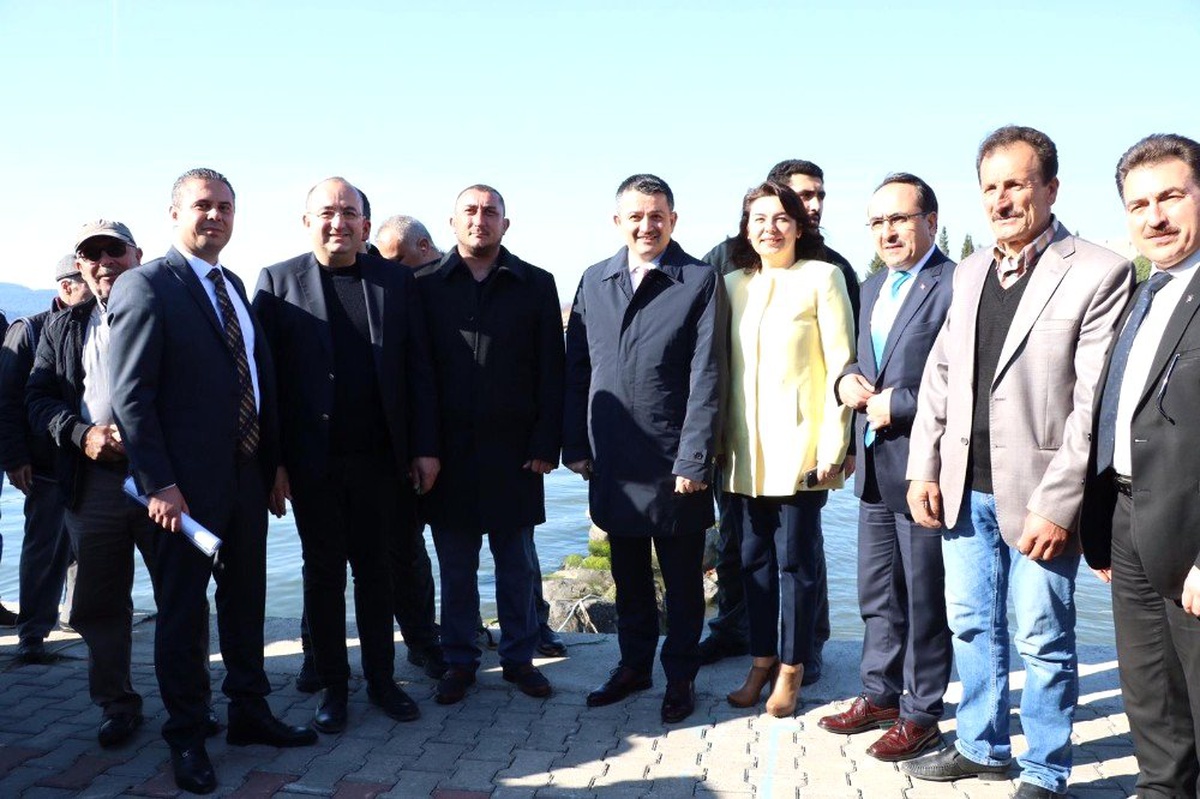 Bakan Pakdemirli: "Terör Örgütlerine Siyasi Tünel Kazan Bir CHP Var"