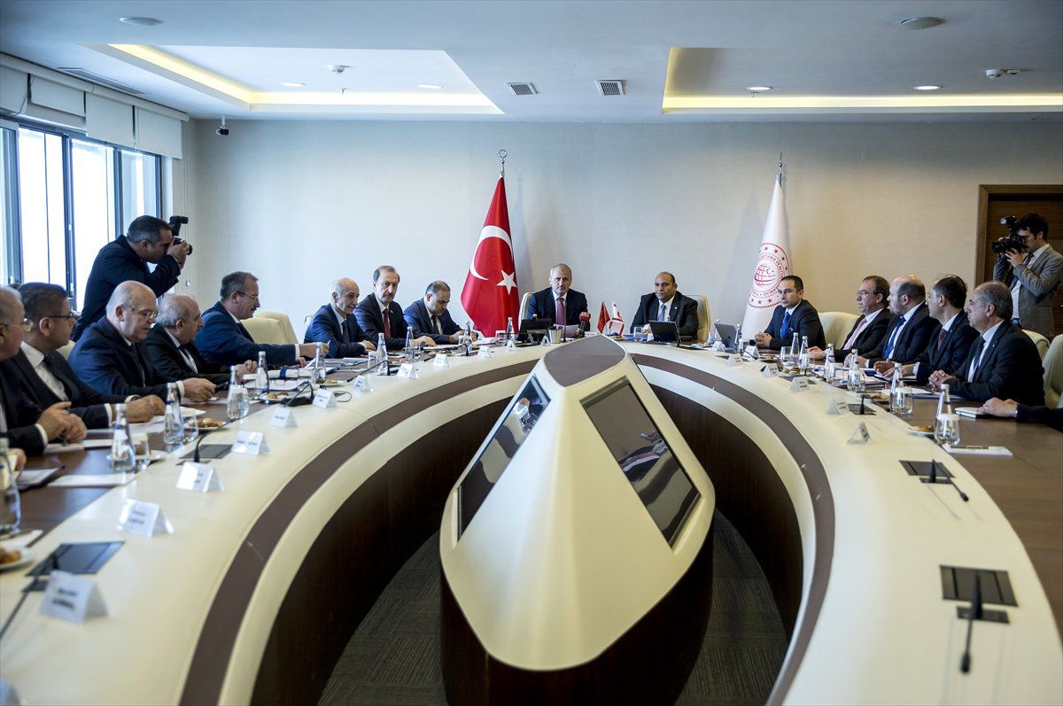 Bakan Turhan KKTC Bayındırlık ve Ulaştırma Bakanı Atakan ile Görüştü