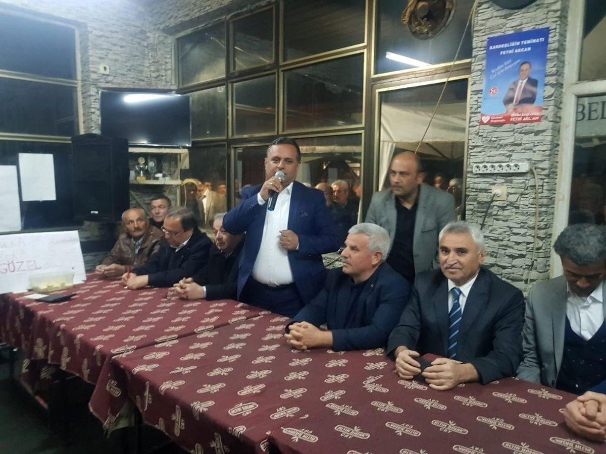 Başkan Adayını Dinlerken Kalp Krizi Geçirip Öldü