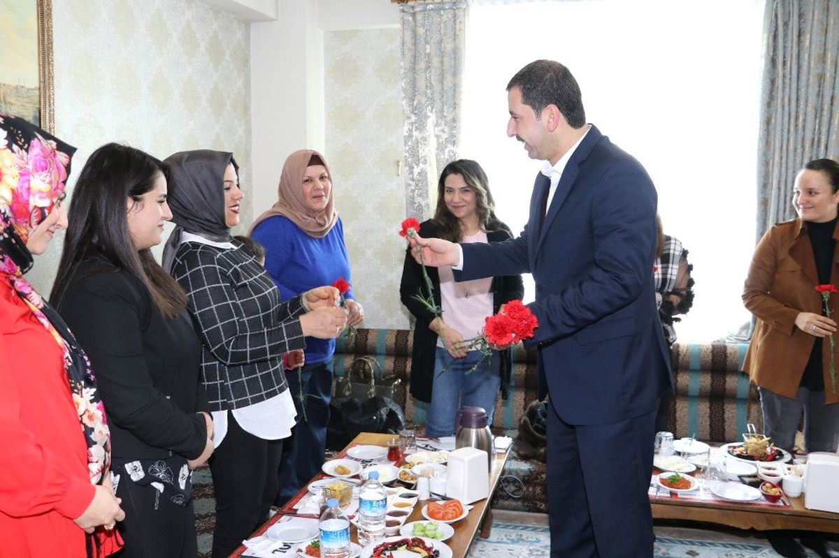 Başkan Baydilli\'den Personele Kadınlar Günü Jesti