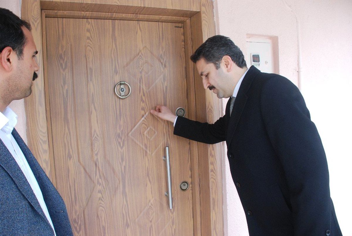 Başkan Eroğlu\'dan Çat Kapı Ziyaret