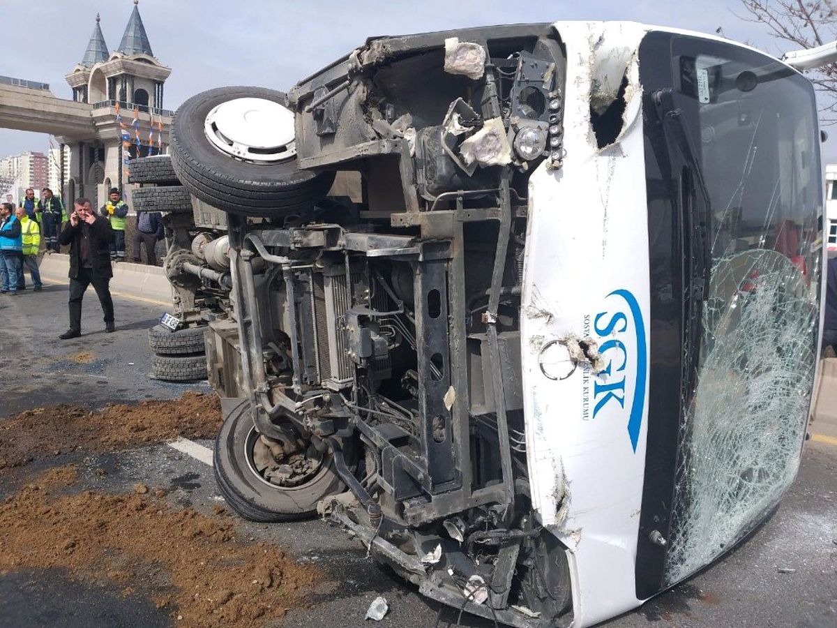 Başkent\'te Otobüs Kazası Ucuz Atlatıldı