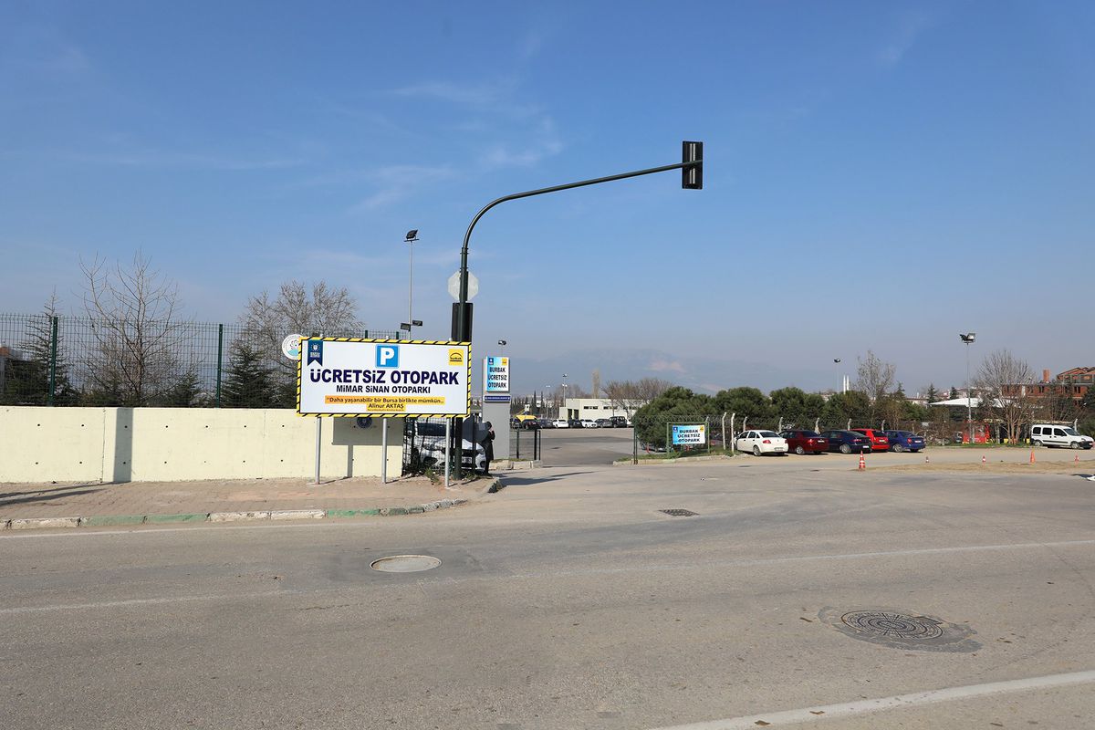 Bir Ücretsiz Otopark Yıldırım\'a