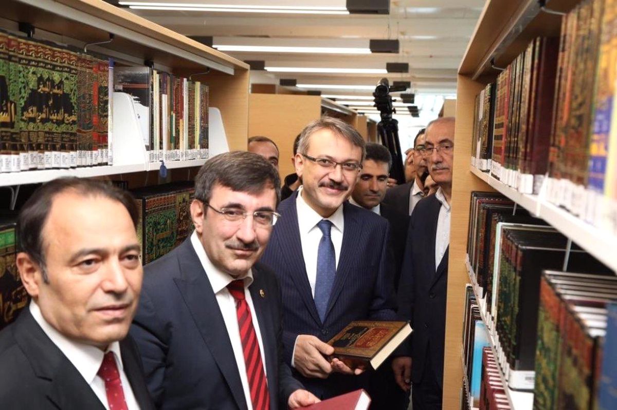 Bu Kütüphanenin İçinde Cep Sineması da Var