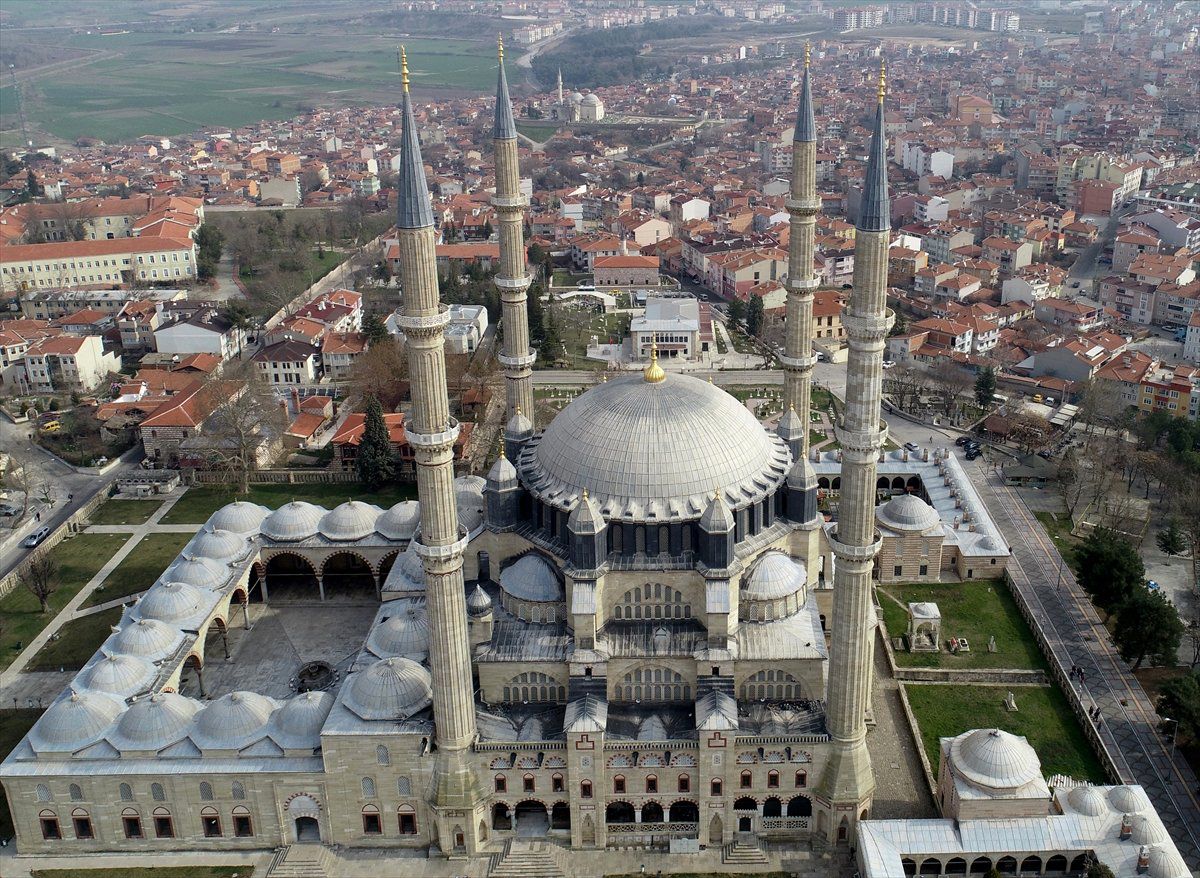 Camilerde "Üç Aylar" Heyecanı