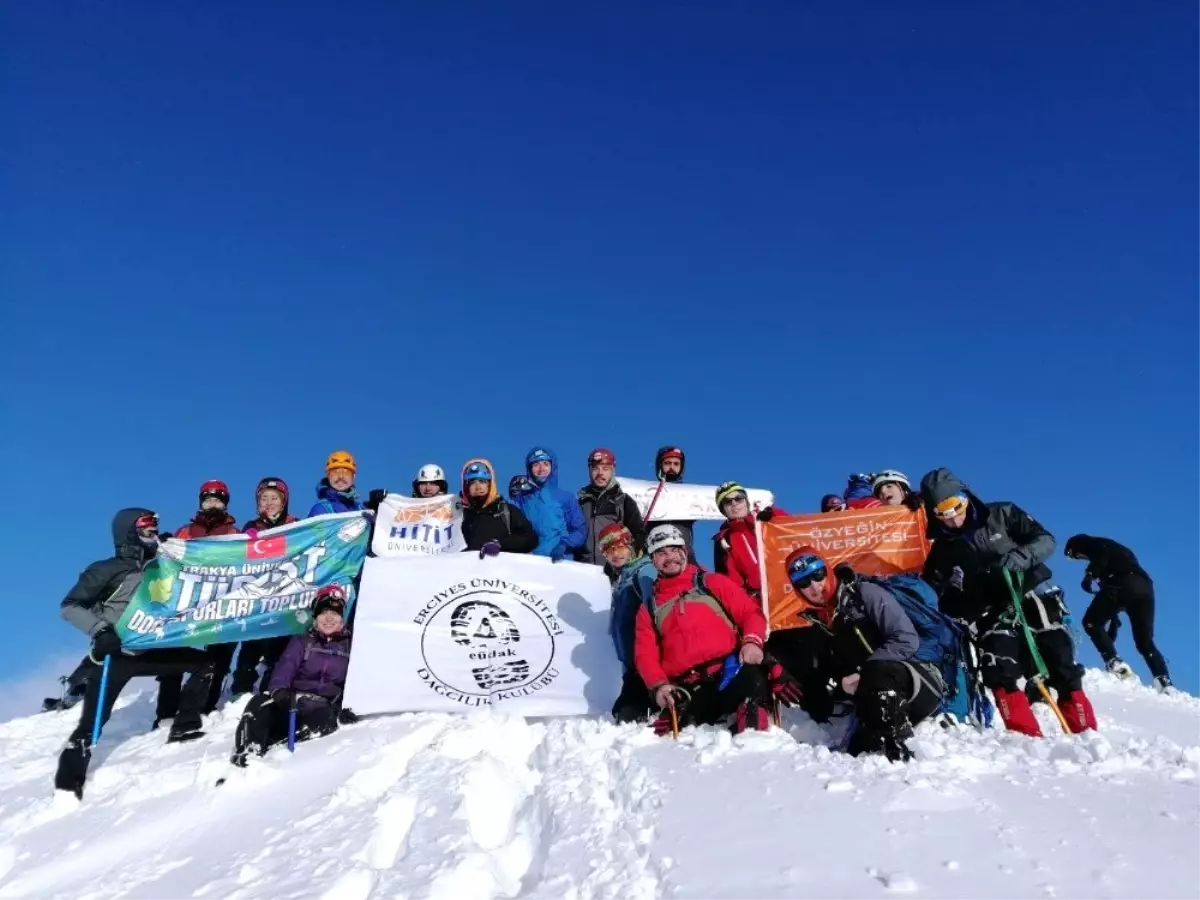 Çığ Altında Kalan Akademisyenler İçin Zirve Tırmanışı Yapıldı