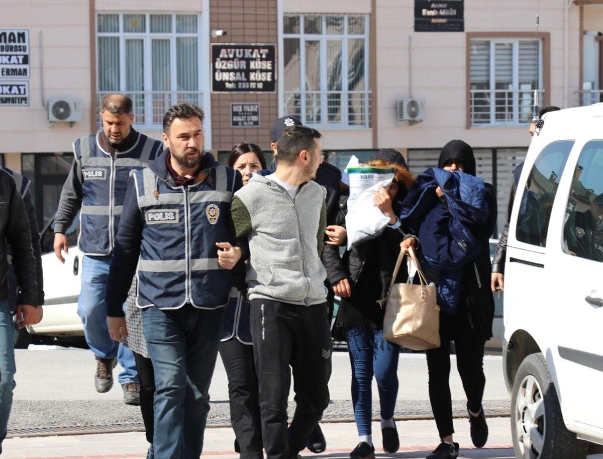 Çorapçı Kılıklı Hırsızlık Şüphelileri Tutuklandı