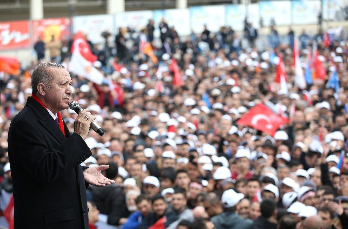 Cumharbaşkın Erdoğan, Kılıçdaroğlu\'nu Topa Tuttu
