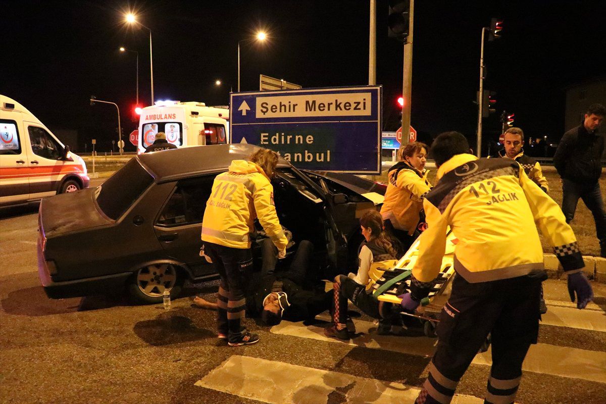Edirne\'de Trafik Kazası: 5 Yaralı