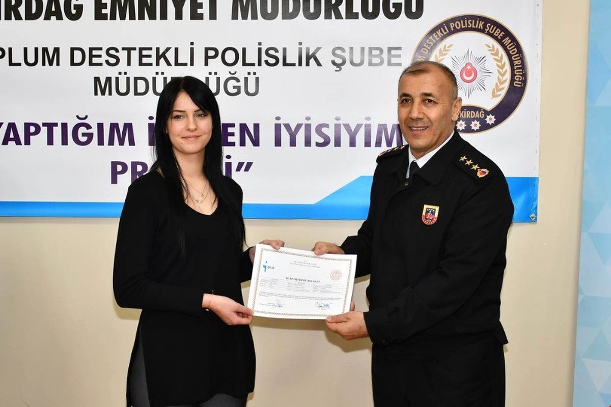 Emniyet Destek Verdi 18 Kişi Kuaför Oldu