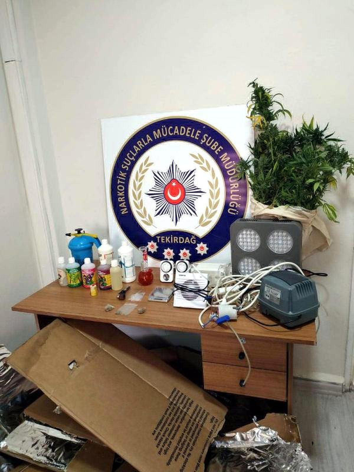 Evine Kurduğu Özel Düzenekle Uyuşturucu İmal Ederken Yakalandı